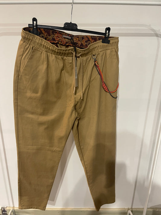 pantalone uomo color cammello elastico in vita