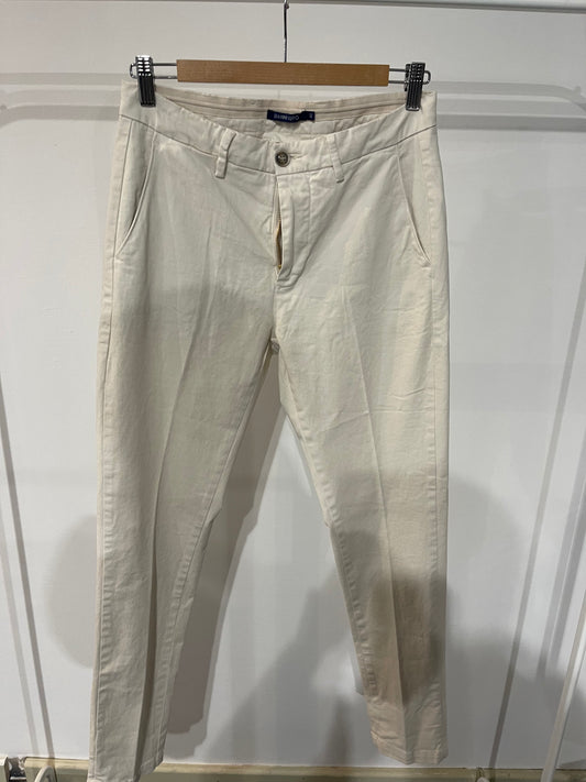 pantalone a sigaretta color crema