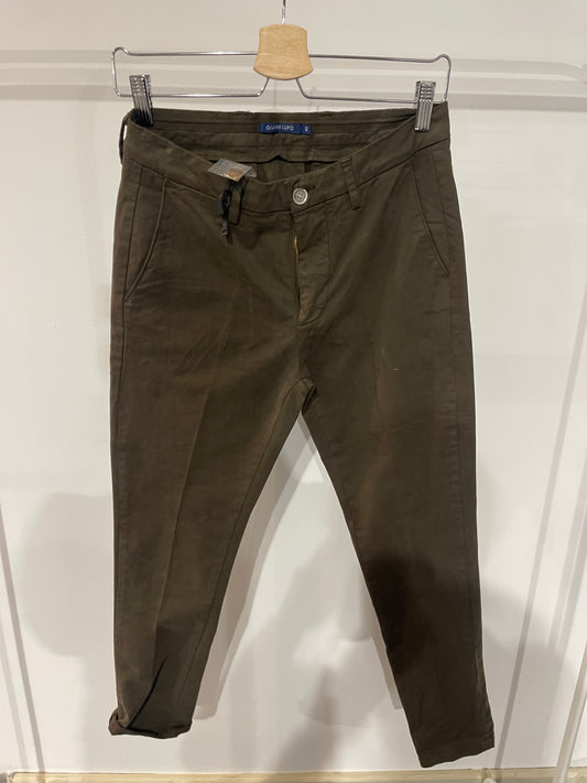 pantalone da uomo verde militare a sigaretta