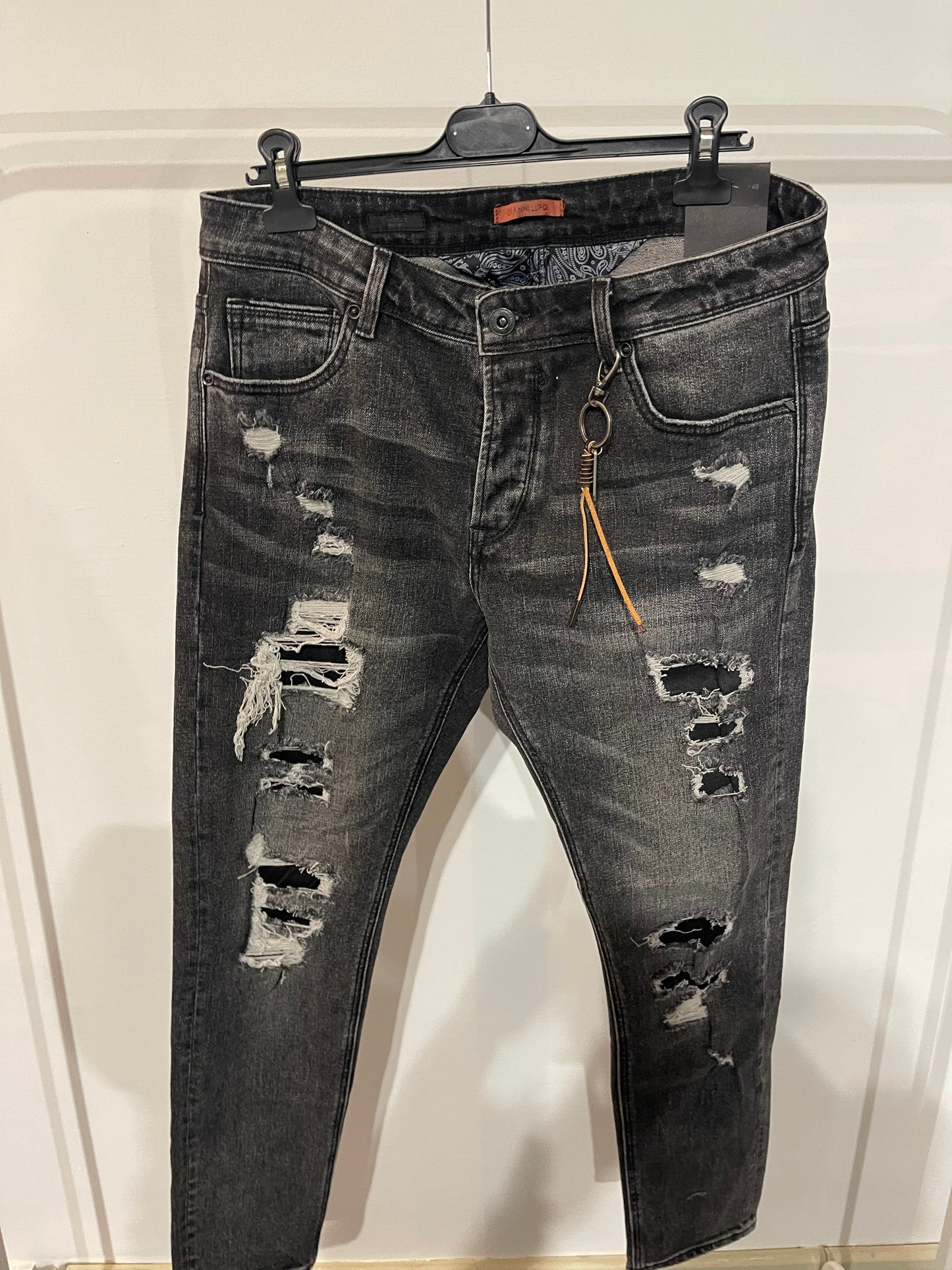 jeans nero strappi