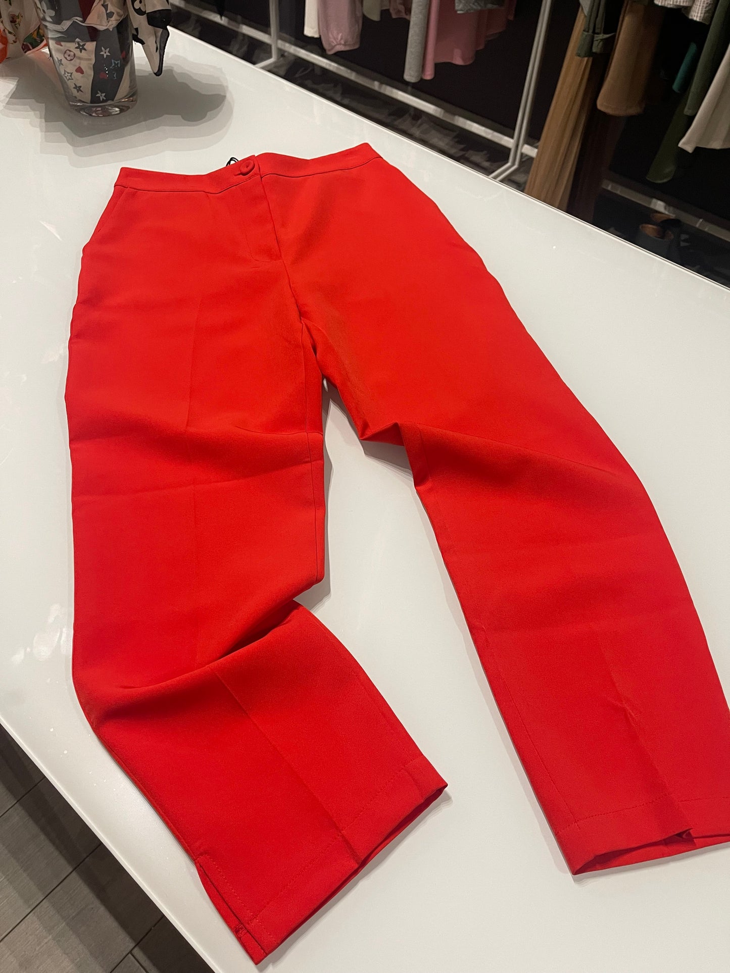 pantalone rosso da donna a sigaretta